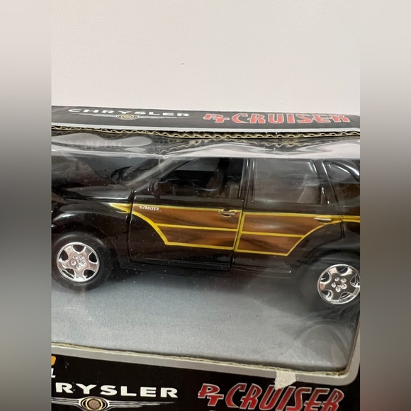 Bundle: Vintage 5 Chrysler PT Cruiser Diecast Model Toy Cars - Picture 9 of 9